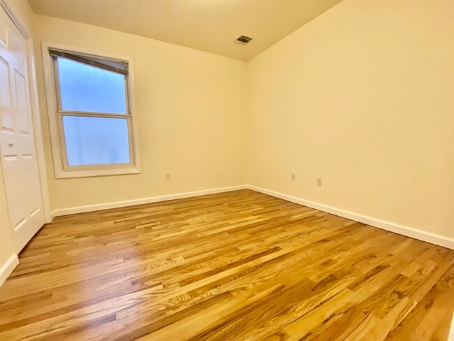 Building Photo - 217 New York Ave