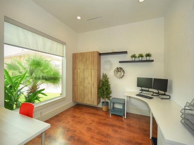Building Photo - 14319 Shadow Garden Ln