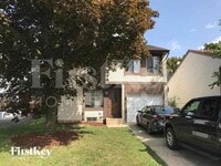 Building Photo - 30W118 Maplewood Dr