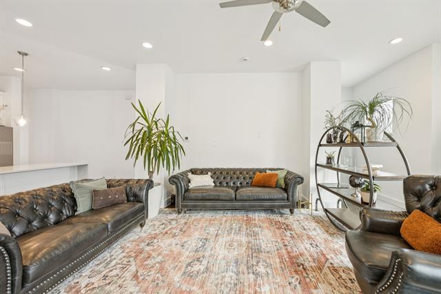 Building Photo - 3002 Zenia Dr