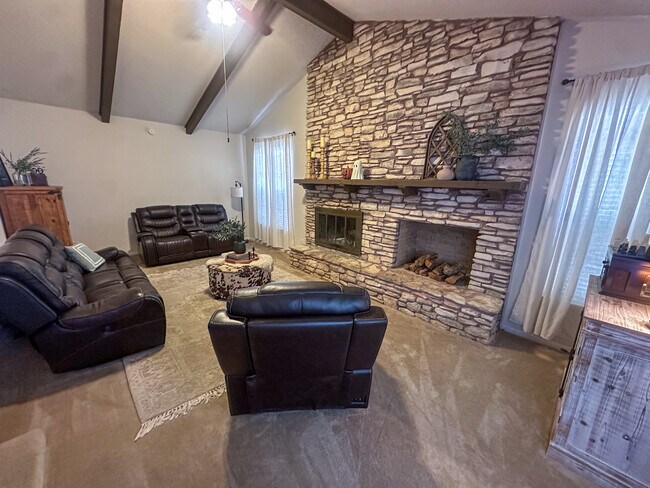 Building Photo - 81 Family Cir