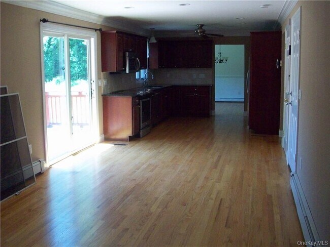 Building Photo - 6 Regent Dr