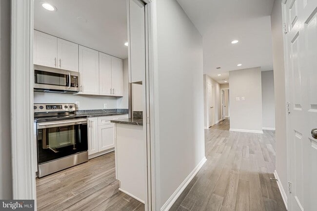 Building Photo - 2815 Lee Oaks Ct