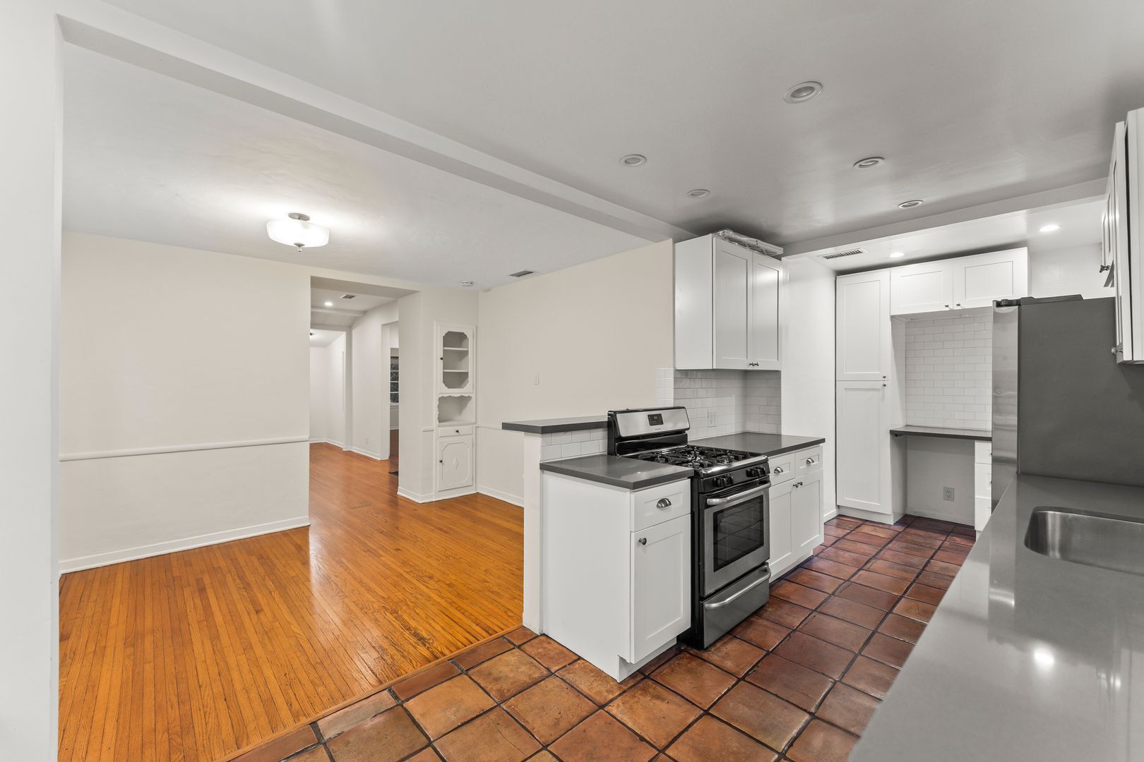 Building Photo - 3781 Greenwood Ave