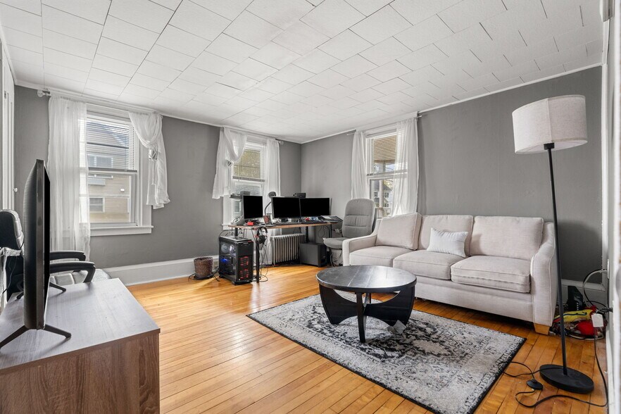 Second Bedroom or Bonus Living Space - 22 Spring St