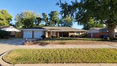 Building Photo - (3) Bed/(2.5) Bath Home on Cul-de-Sac Street AVAIL NOW!