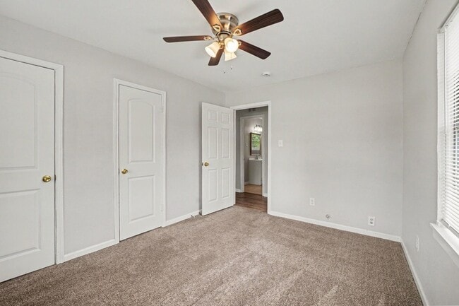 Building Photo - 8433 Woodlyn Rd