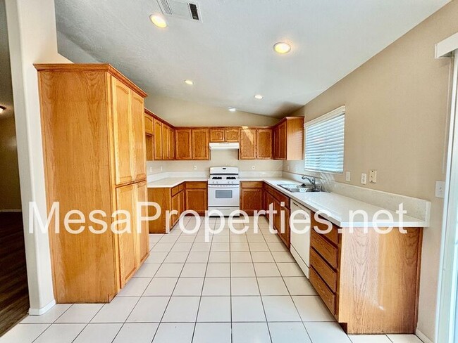 Building Photo - 16814 Cactus St