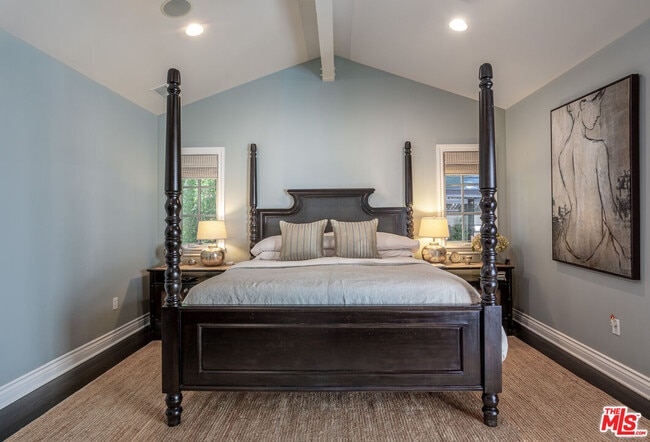 Building Photo - 4537 Agnes Ave