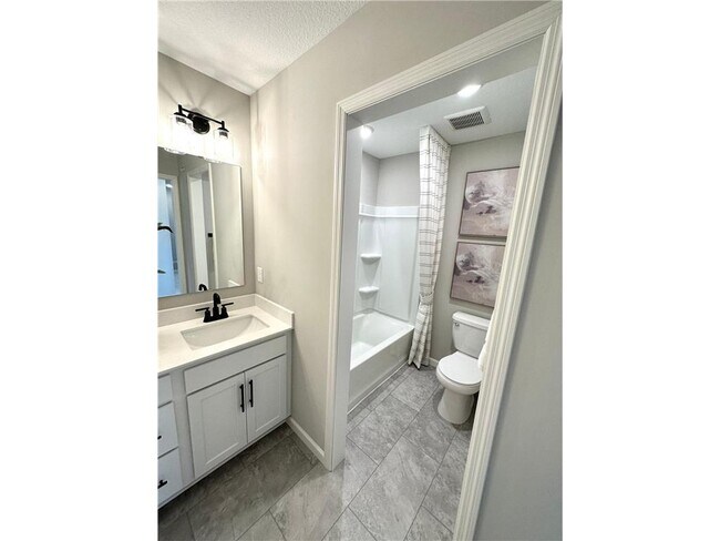 Building Photo - 14949 Athlone Pl