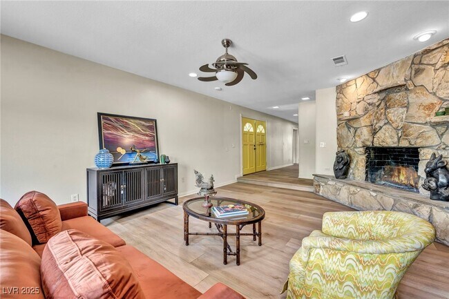 Building Photo - 1601 Eaton Dr