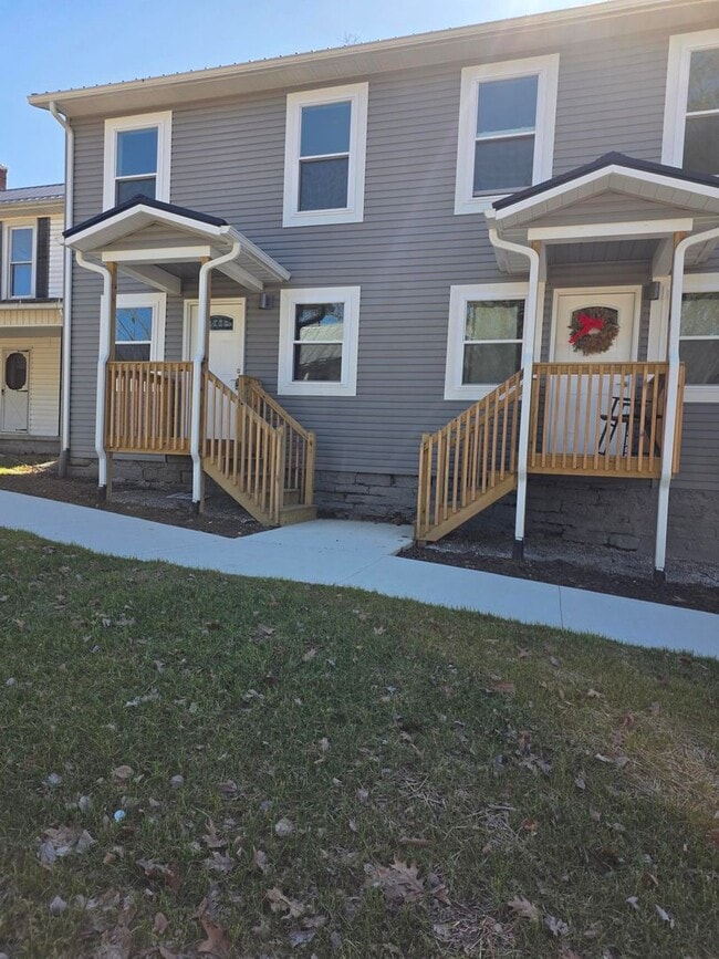 Building Photo - 43 W Main St