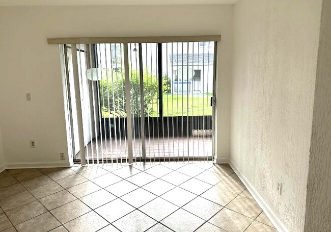 Building Photo - 1/1 condo in the heart of Clearwater