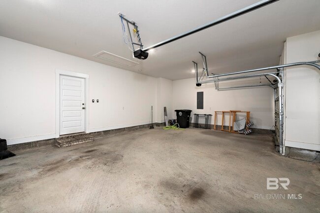 Building Photo - 231 Bronze St
