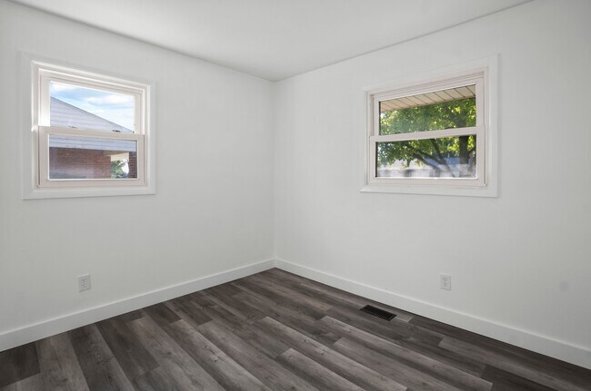 Building Photo - 2474 Thornton Dr