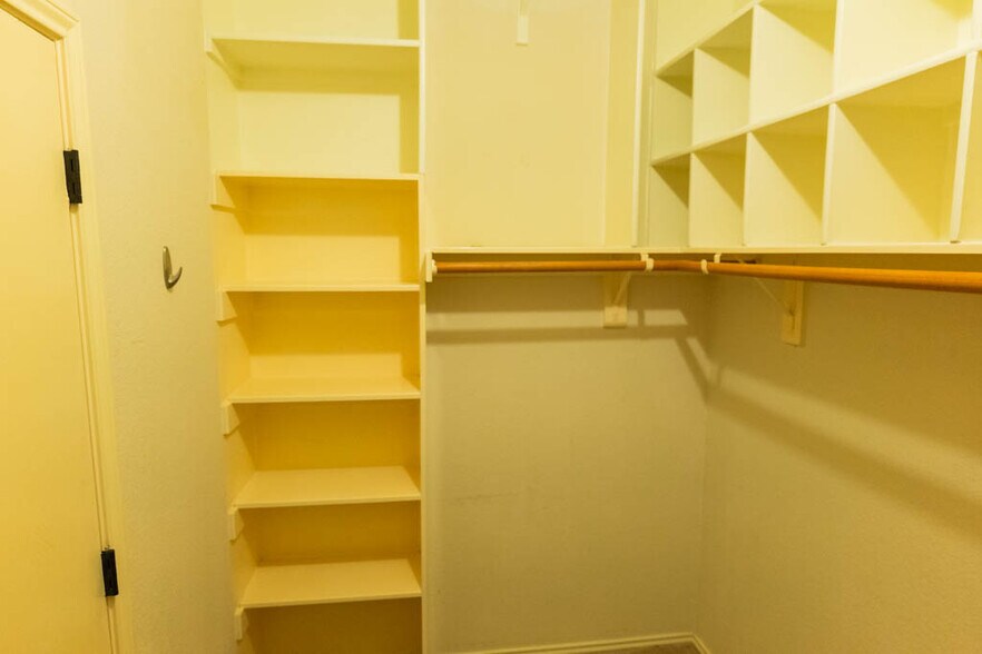 Building Photo - 404 Grisham Dr