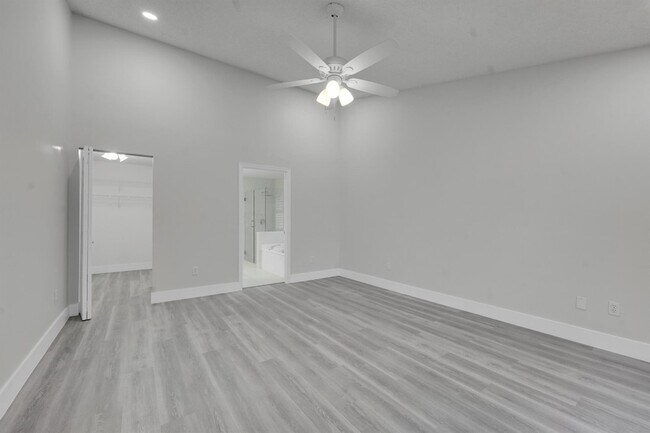 Building Photo - 13048 Meadowbreeze Dr