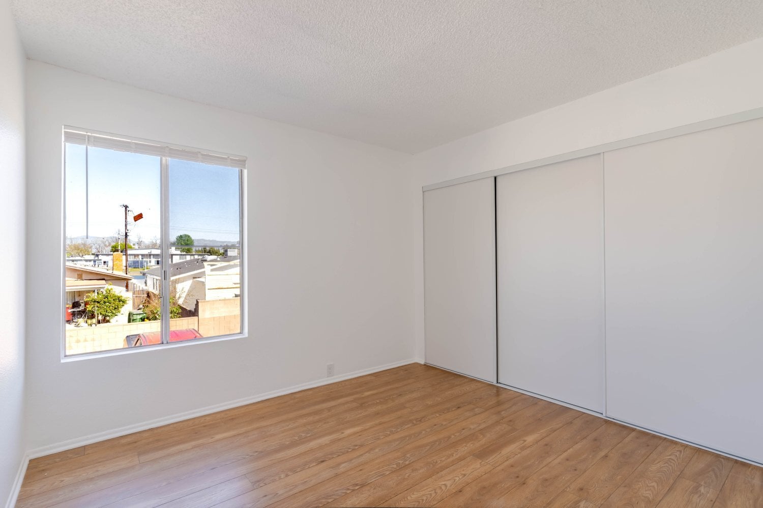 Building Photo - 13015 Vanowen St