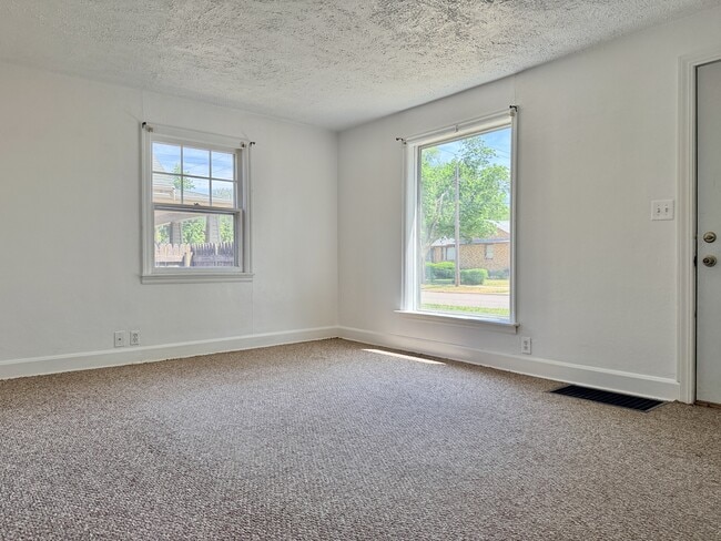 Building Photo - 2809 Bildahl St