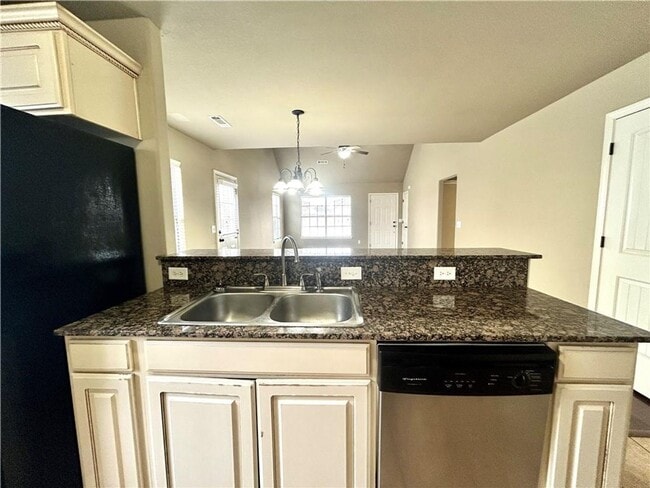 Building Photo - Craftsman style 3 bedroom 2 bath Home - Avail NOW!