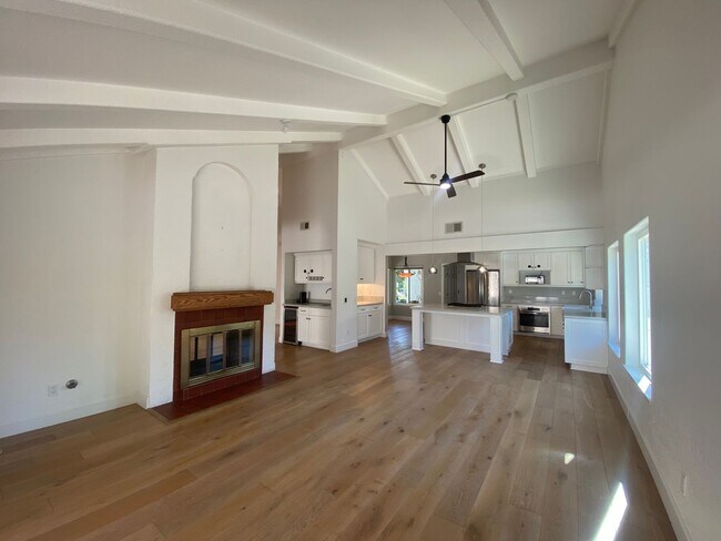 Building Photo - 4 Bedroom Encinitas home with Views!