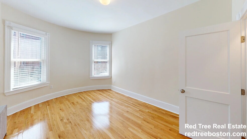 Building Photo - 1595 Beacon St