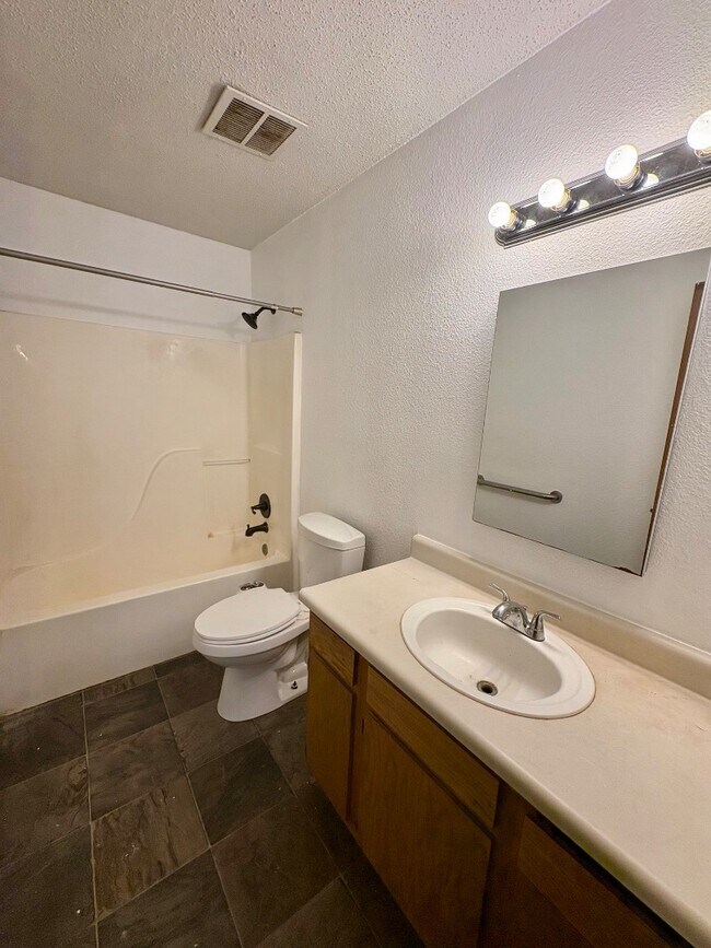 Building Photo - 1443 Blue Brook Way