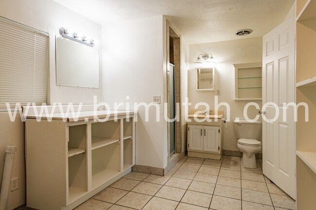 Building Photo - 1561 E 4945 S