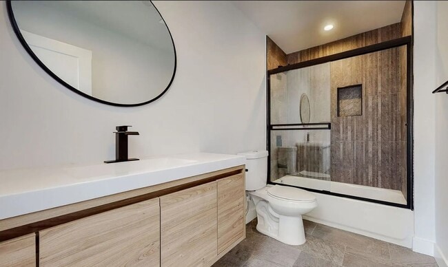 Building Photo - FOR RENT $4200, 4BED 3BATH,Downtown LA