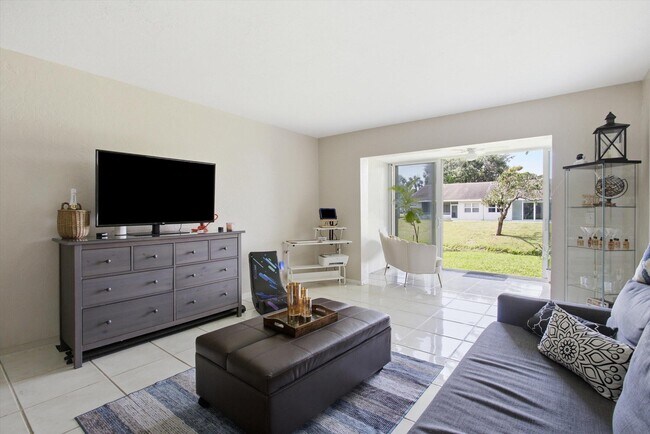 Building Photo - 2800 Fiore Way