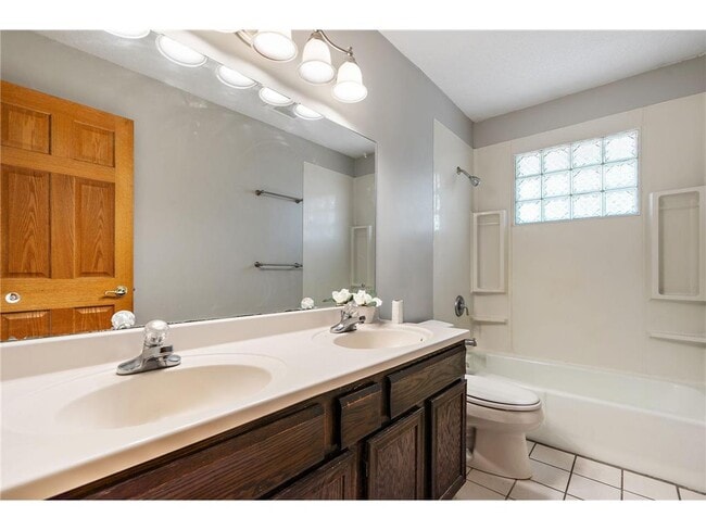 Building Photo - 1735 Walnut Ln