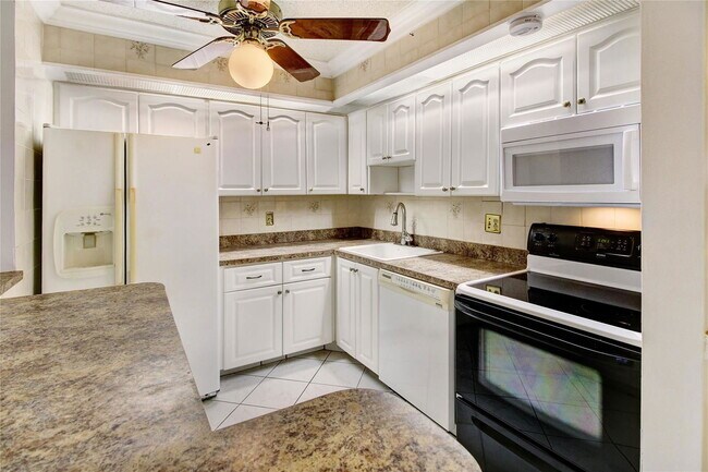Building Photo - 9926 S Belfort Cir