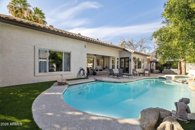 Building Photo - 2732 E Hillery Dr