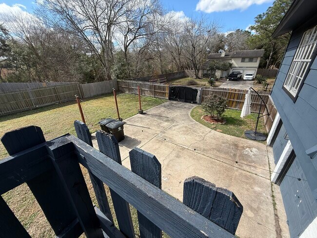 Building Photo - 402 Tresvant Dr