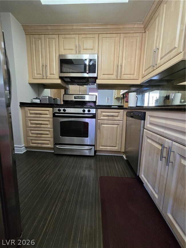 Building Photo - 220 E Flamingo Rd