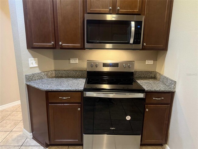 Building Photo - 12030 Silverlake Park Dr