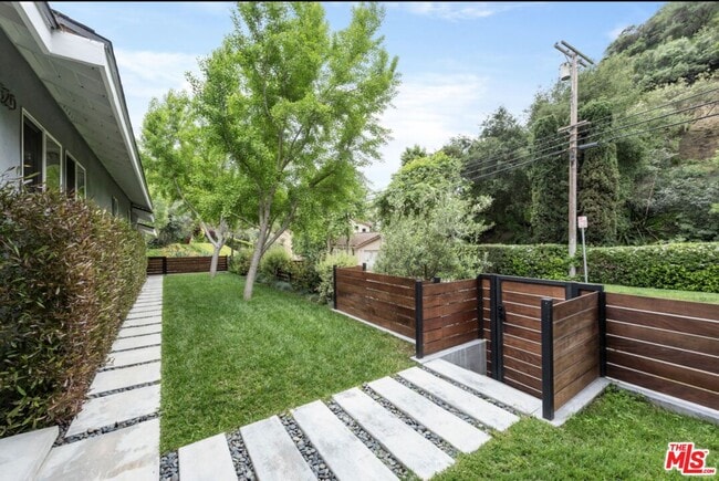 Building Photo - 3520 Mandeville Canyon Rd