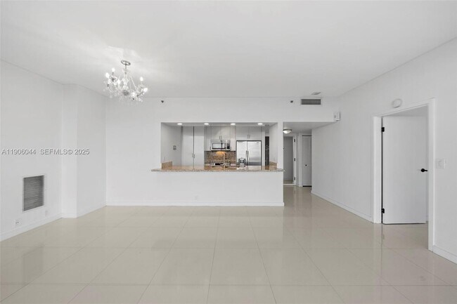 Building Photo - 7601 E Treasure Dr