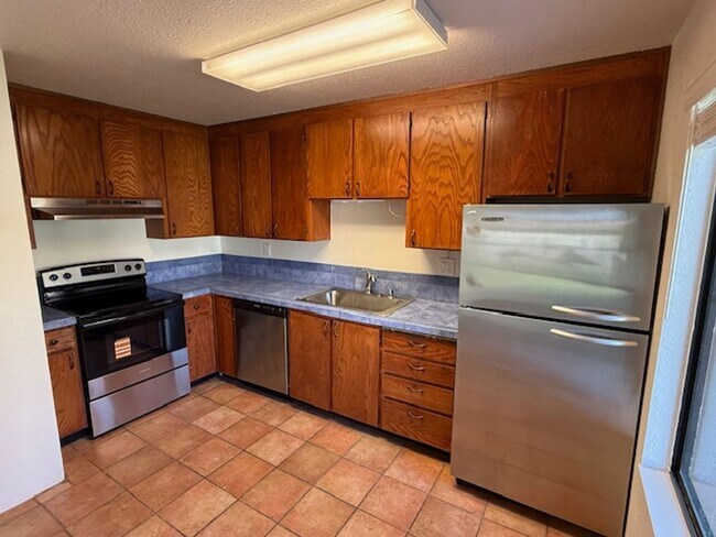 Building Photo - 2-Bedroom, 1.5 Bathroom Townhome in Quiet El Sobrante Neighborhood