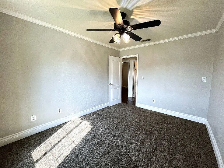 Building Photo - 11622 Pacific Harbor Ave