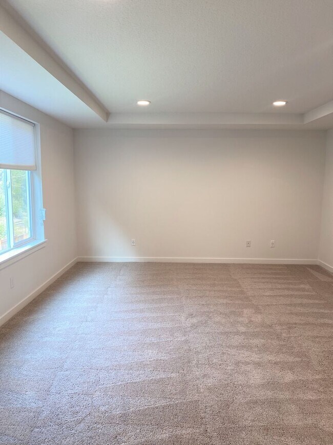 Building Photo - 17705 SW Lockwood Ct