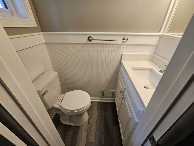 Half bath in master - 202 Magnolia Dr