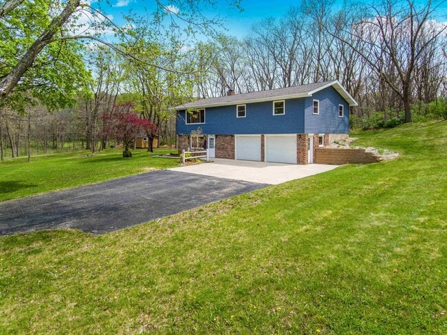 Building Photo - 1870 Sand Ridge Ct