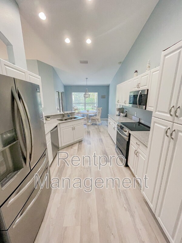 Building Photo - 2137 Date Palm Way