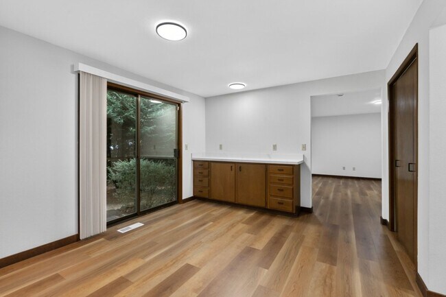Building Photo - 10612 NE 154th Pl