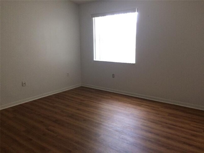 Building Photo - 751 N Pine Island Rd