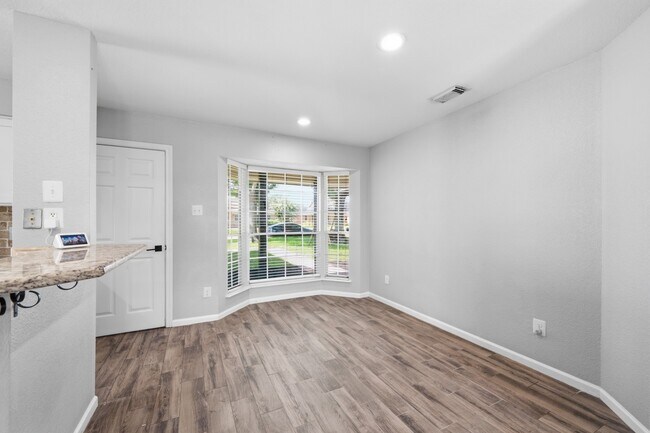 Building Photo - 1805 Whitebriar Dr