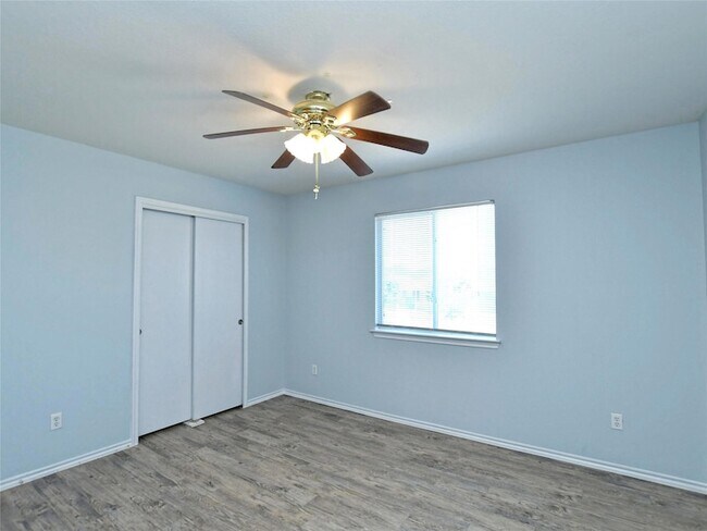 Building Photo - 303 Banner Ave