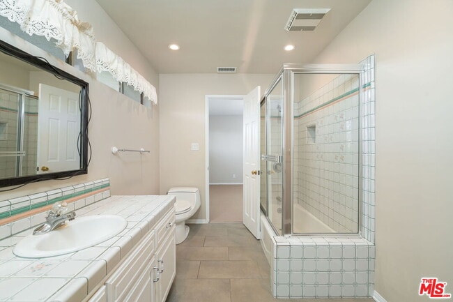 Building Photo - 14972 Camarosa Dr