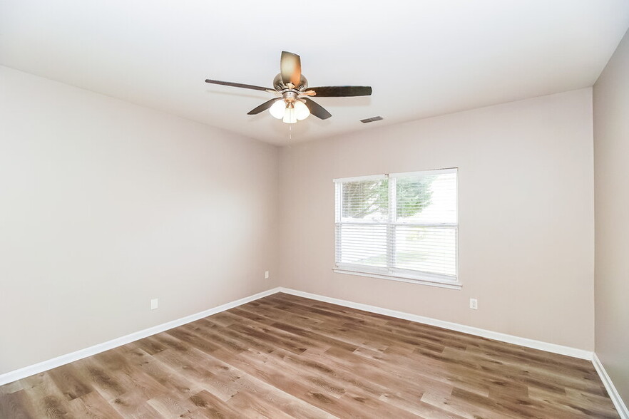 Building Photo - 4815 Sunburst Ln